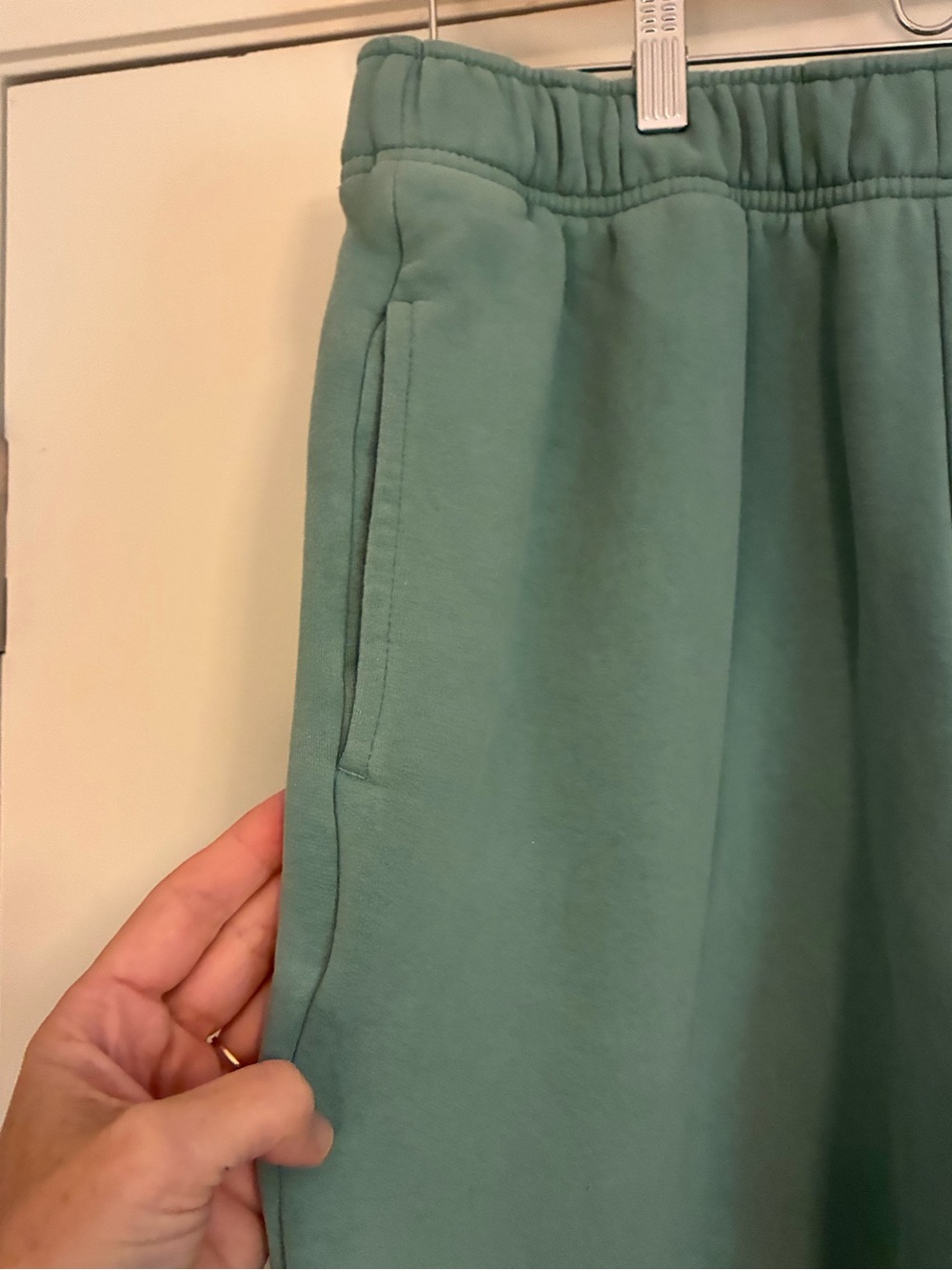 ATHLETA Women's Forever Fleece High Rise Jogger Size M In Juniper Green - Picture 4 of 5